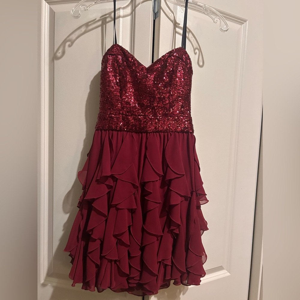 Size XS-XXS. Only worn one night, been stored in a bag ever since.